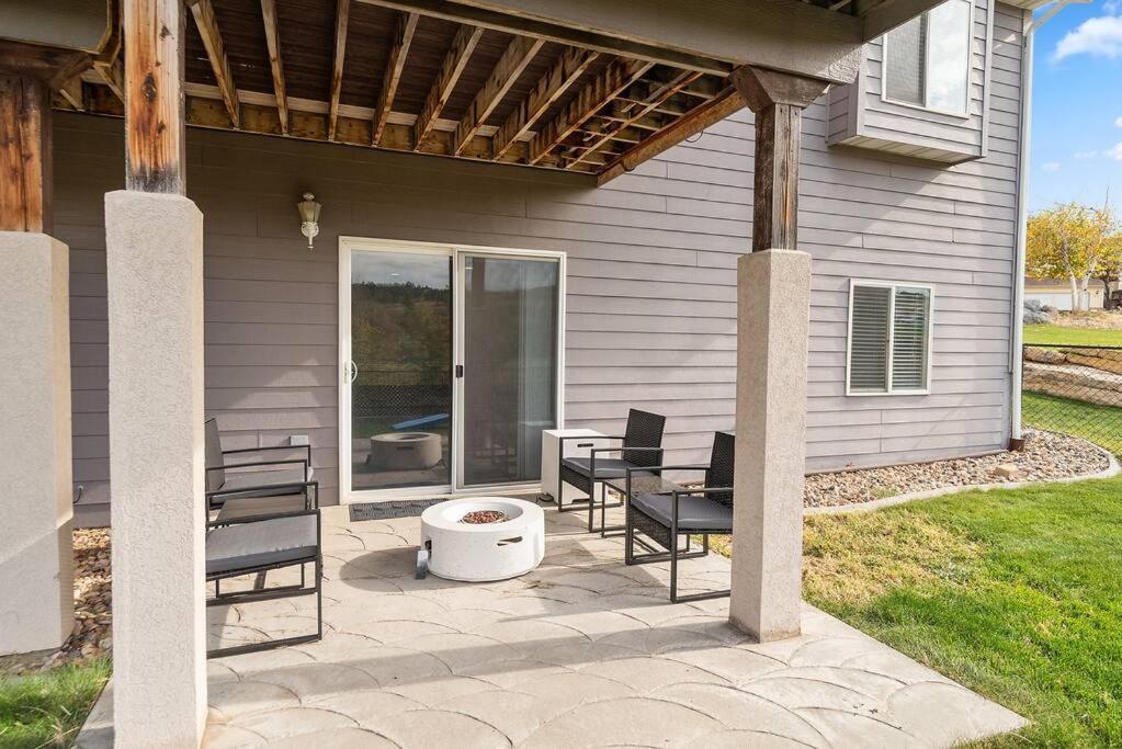 Modern Home-Garage-Scenic Patio Rapid City Exterior photo