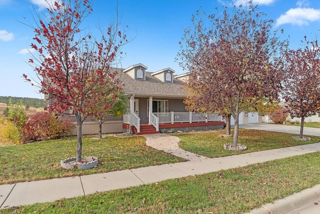 Modern Home-Garage-Scenic Patio Rapid City Exterior photo